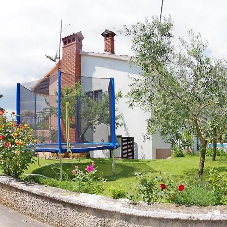 Elena, Village *