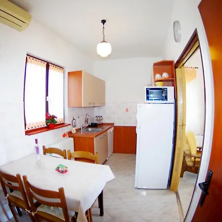 Elena, Village Apartment Peresiji