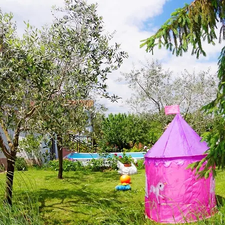 Apartment Elena, Village Peresiji