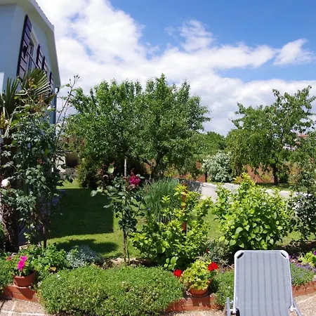 Apartamento Elena, Village